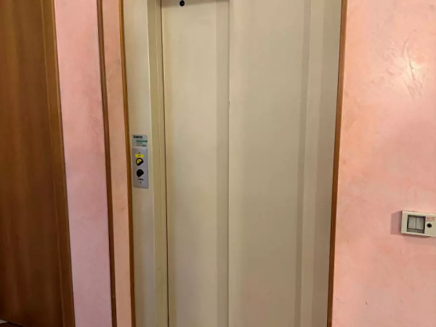 Immagine 7 di Attività commerciale in vendita  in Via Fontana a Bassano Del Grappa