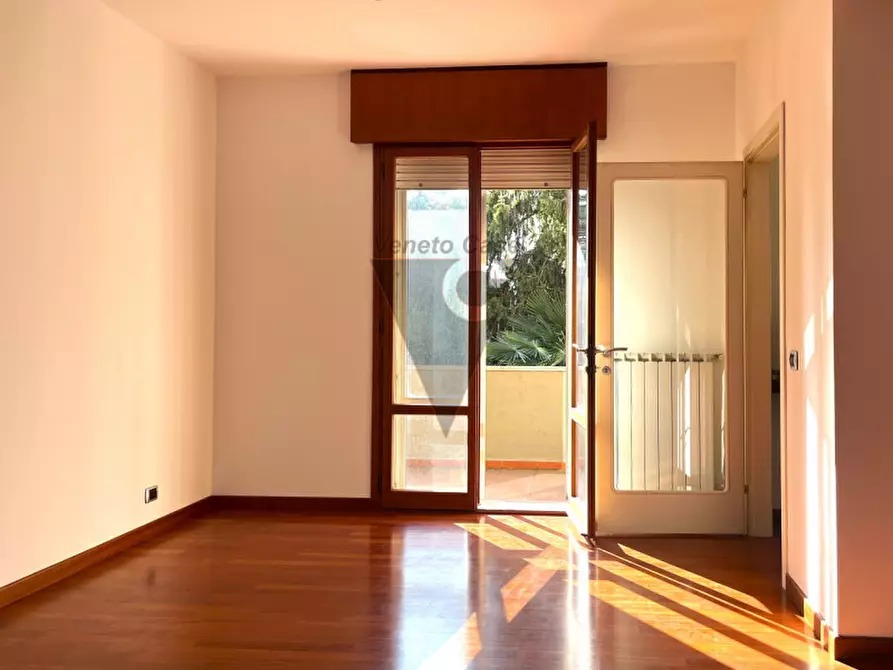 Immagine 4 di Appartamento in vendita  in Via Arturo Toscanini a Mirano