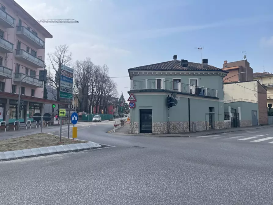 Immagine 1 di Attività commerciale in affitto  in Via Giuseppe Vaccari a Vicenza