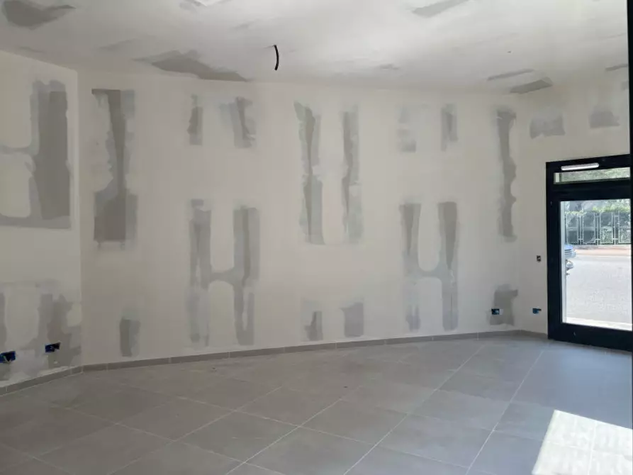 Immagine 2 di Attività commerciale in affitto  in Via Giuseppe Vaccari a Vicenza