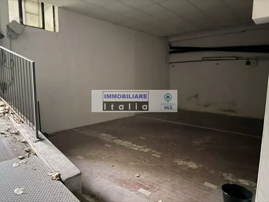 Immagine 2 di Garage in vendita  in via San Pietro a Padova