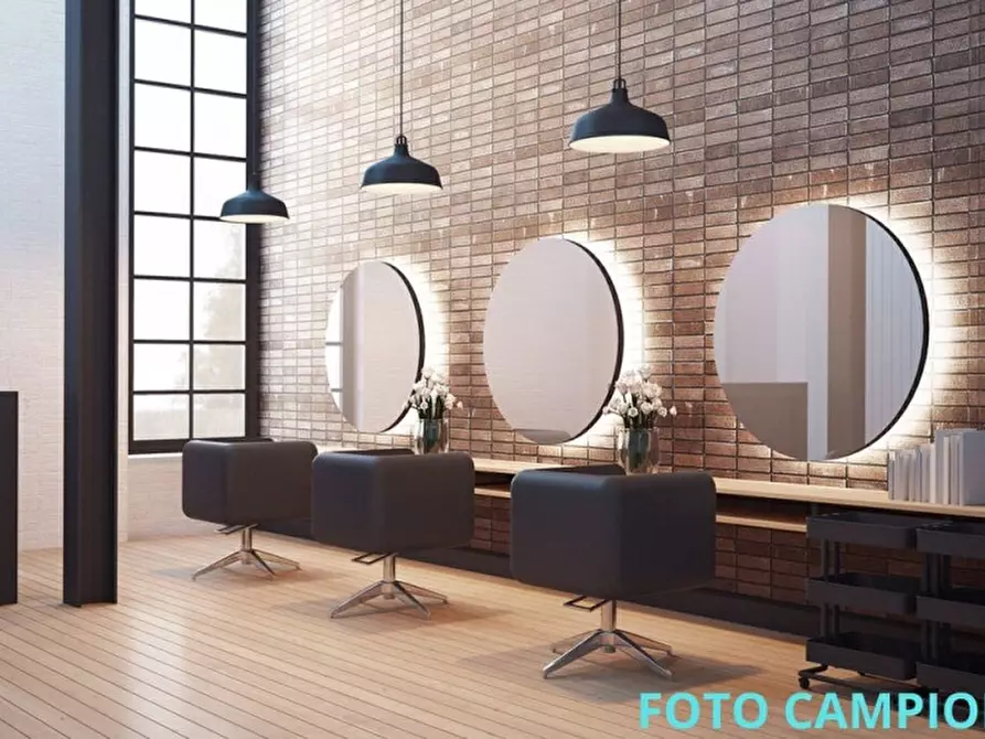 Immagine 10 di Negozio in vendita  a Thiene