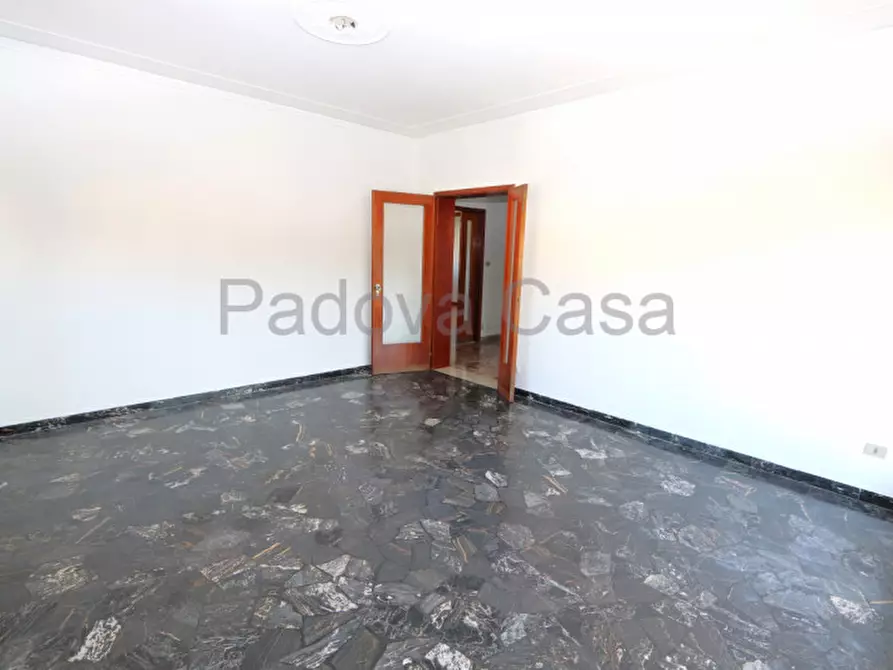 Immagine 2 di Appartamento in vendita  a Padova