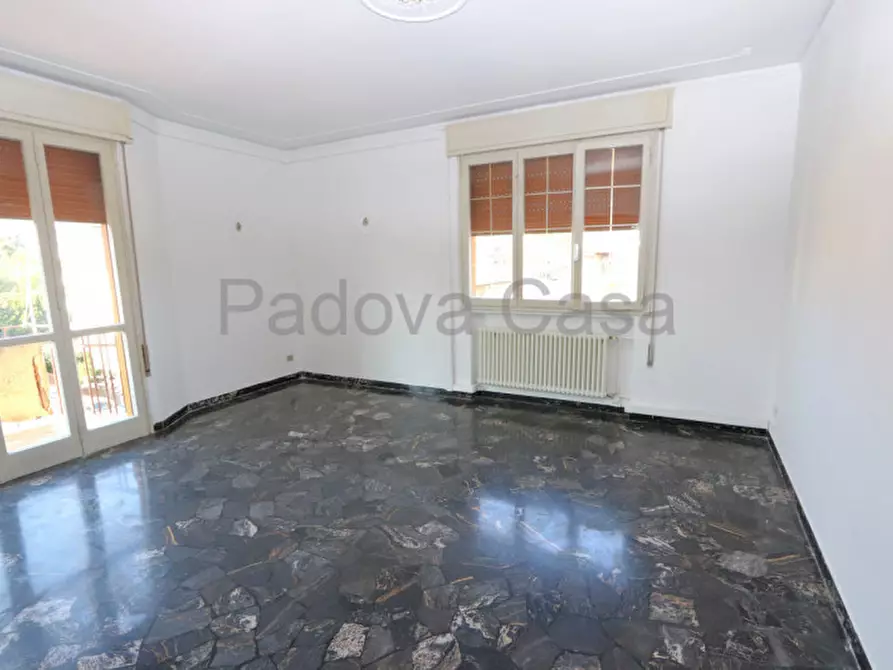 Immagine 3 di Appartamento in vendita  a Padova