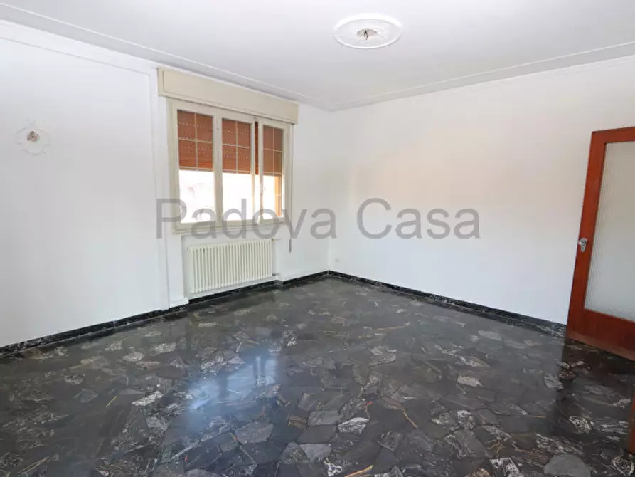 Immagine 4 di Appartamento in vendita  a Padova