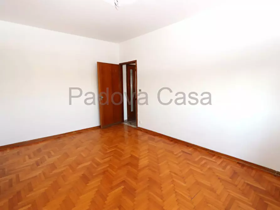 Immagine 10 di Appartamento in vendita  a Padova