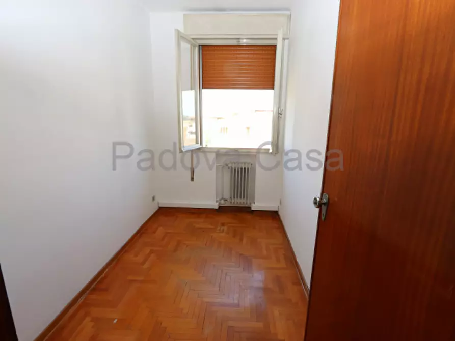 Immagine 12 di Appartamento in vendita  a Padova