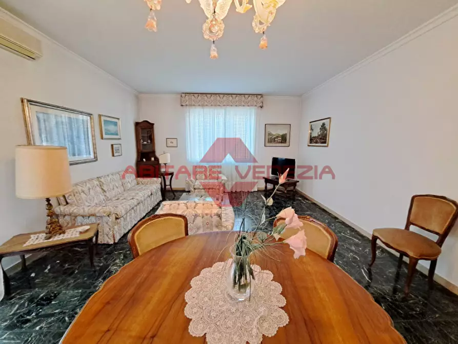 Immagine 2 di Appartamento in vendita  in Via Francesco Morosini 4 a Venezia