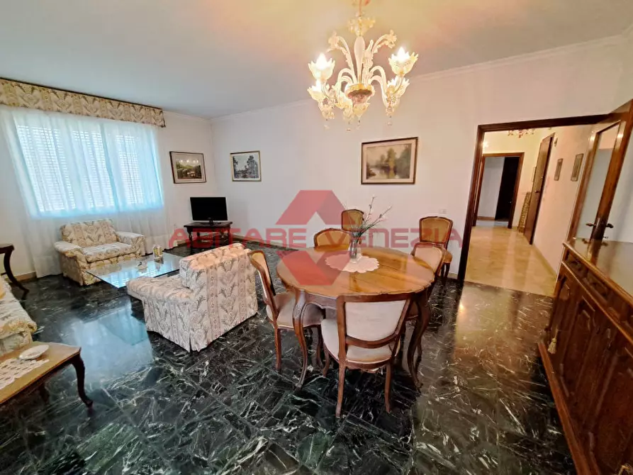 Immagine 3 di Appartamento in vendita  in Via Francesco Morosini 4 a Venezia