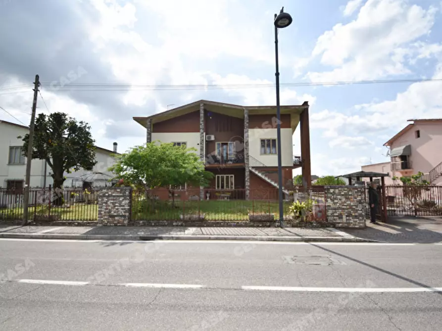 Immagine 2 di Casa indipendente in vendita  a Concamarise