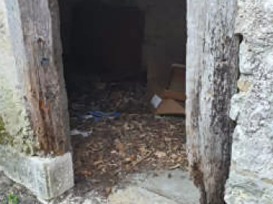 Immagine 4 di Magazzino in vendita  in Via Primo Maggio, 87 a Tambre