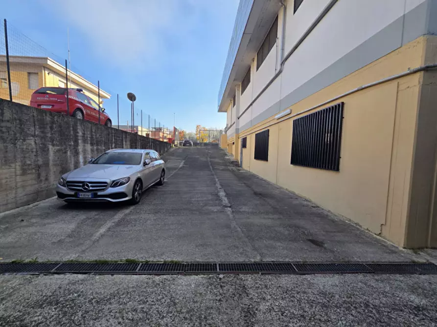 Immagine 4 di Magazzino in affitto  in Viale Lunigiana a Aulla