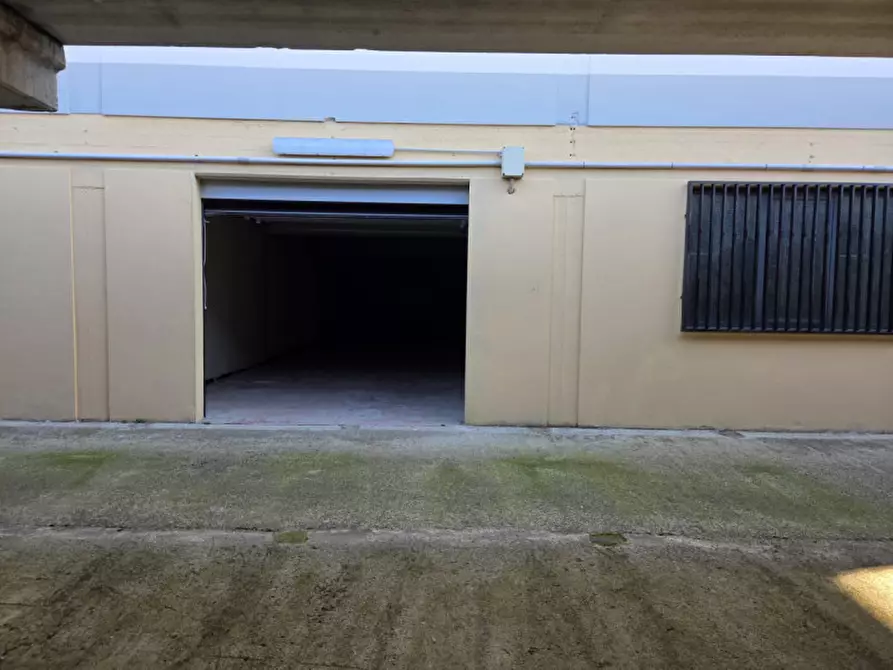 Immagine 8 di Magazzino in affitto  in Viale Lunigiana a Aulla