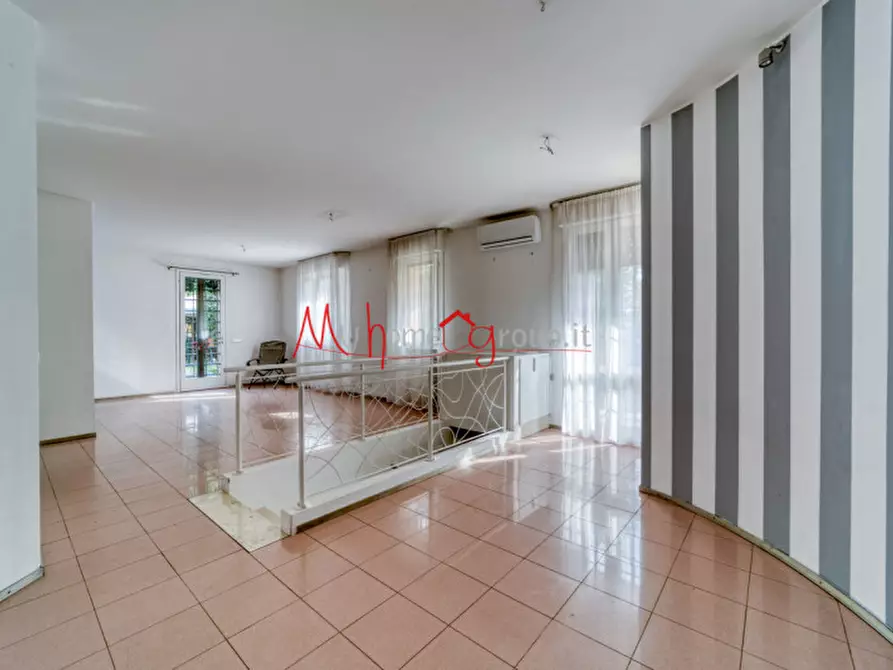 Immagine 2 di Appartamento in vendita  in Via Valerio Flacco a Abano Terme