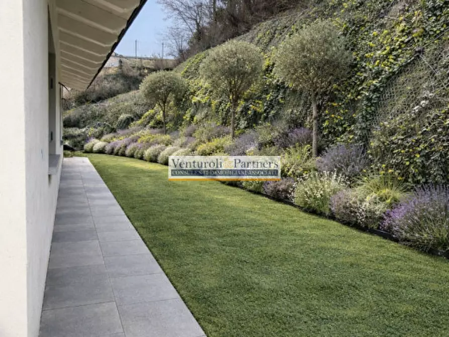 Immagine 7 di Villa in vendita  in Via Taccone a Padenghe Sul Garda