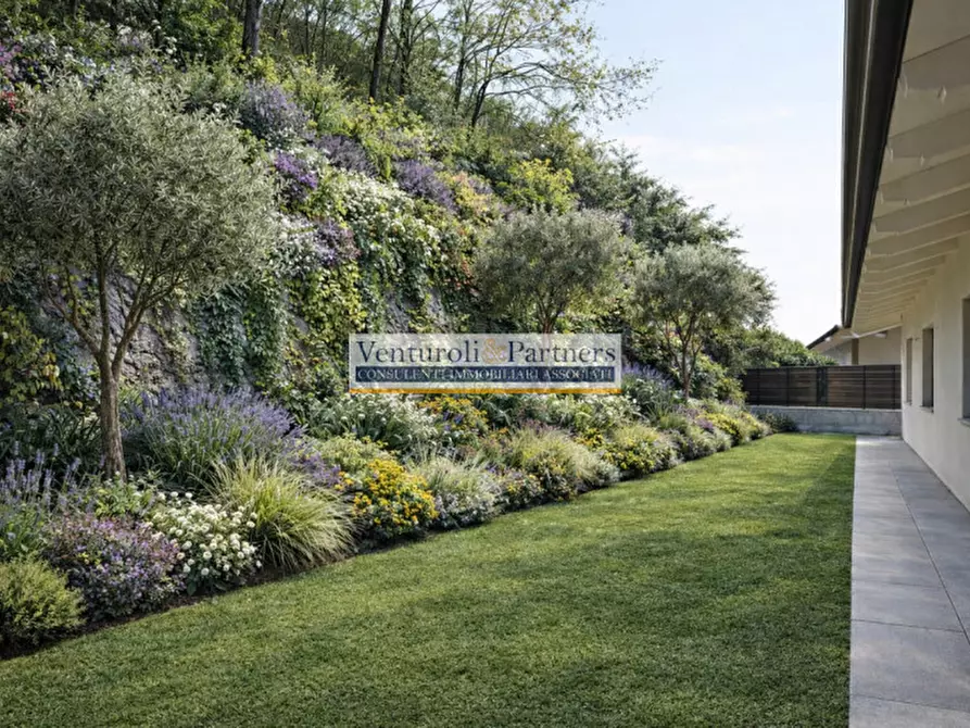 Immagine 8 di Villa in vendita  in Via Taccone a Padenghe Sul Garda