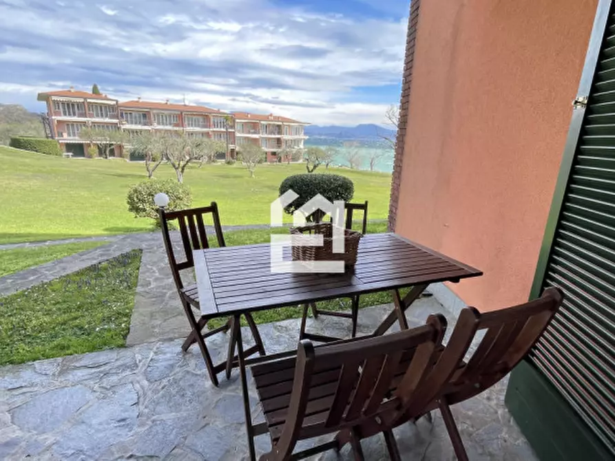Immagine 5 di Appartamento in vendita  in Via San Martino a Manerba Del Garda