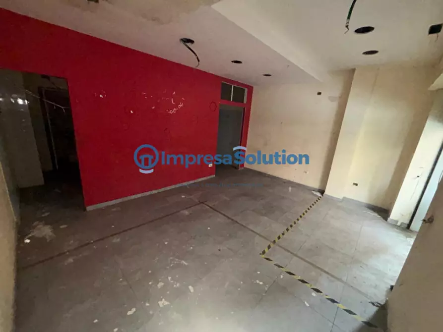 Immagine 13 di Negozio in affitto  in Via Giuseppe Tropeano a Napoli