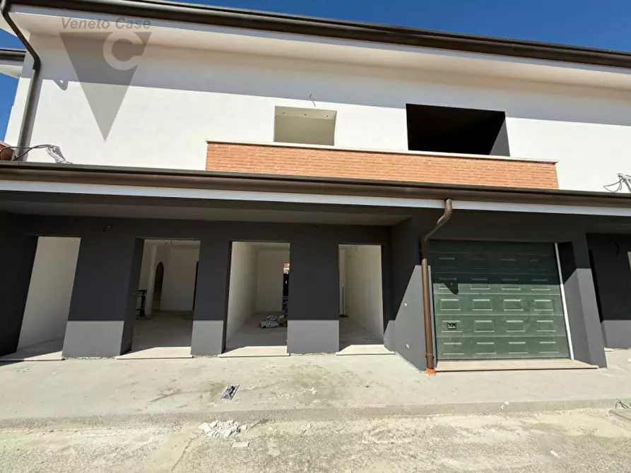 Immagine 2 di Casa trifamiliare in vendita  a Legnaro