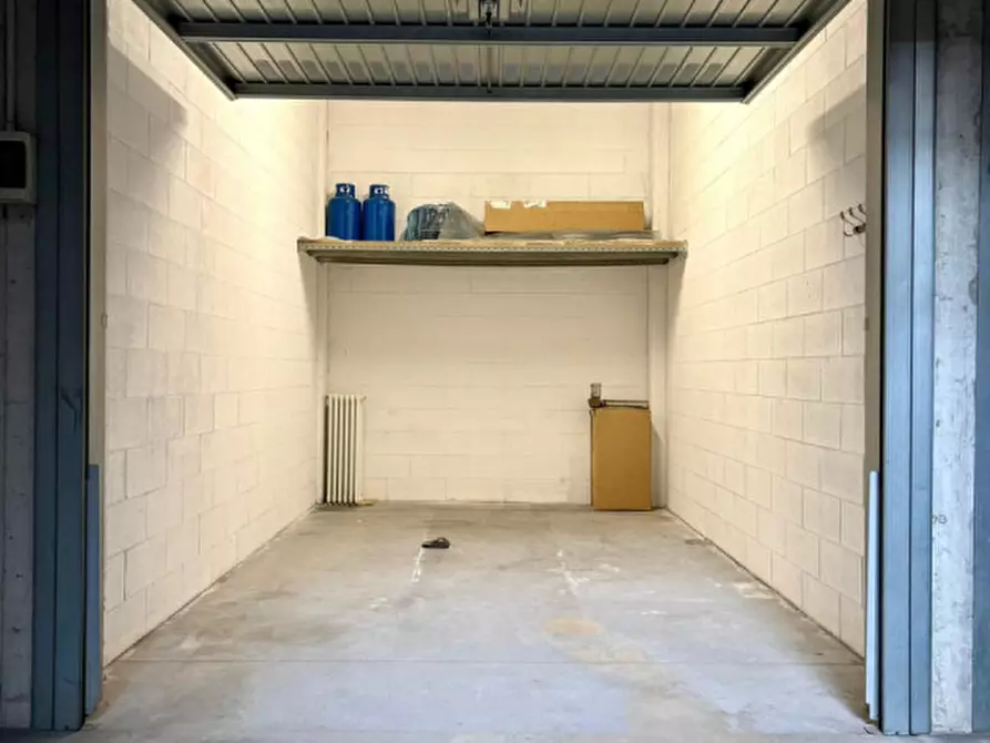 Immagine 1 di Garage in vendita  in Strada del Portone 21 a Torino