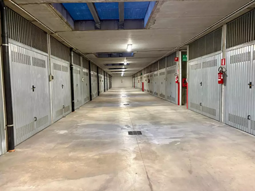 Immagine 6 di Garage in vendita  in Strada del Portone 21 a Torino