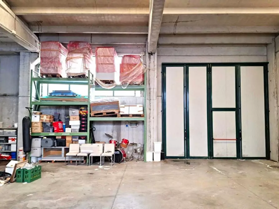 Immagine 1 di Capannone industriale in vendita  in Via del Lavoro, 30A, 41051 Castelnuovo Rangone MO, Italia a Castelnuovo Rangone