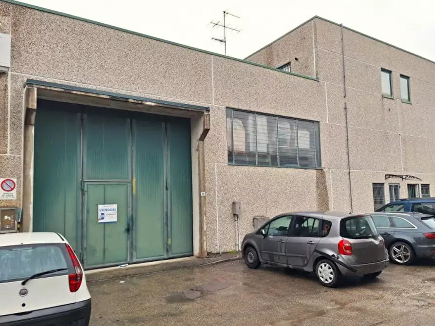 Immagine 3 di Capannone industriale in vendita  in Via del Lavoro, 30A, 41051 Castelnuovo Rangone MO, Italia a Castelnuovo Rangone