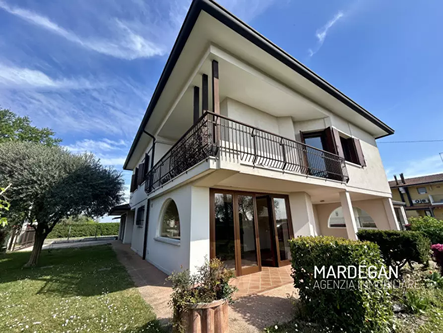 Immagine 1 di Casa indipendente in vendita  in VIA FEDERICO PRIULI a Castelfranco Veneto