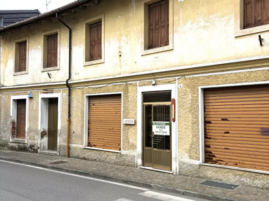 Immagine 1 di Palazzo in vendita  in Via Venti Settembre, 6 a Pozzuolo Del Friuli