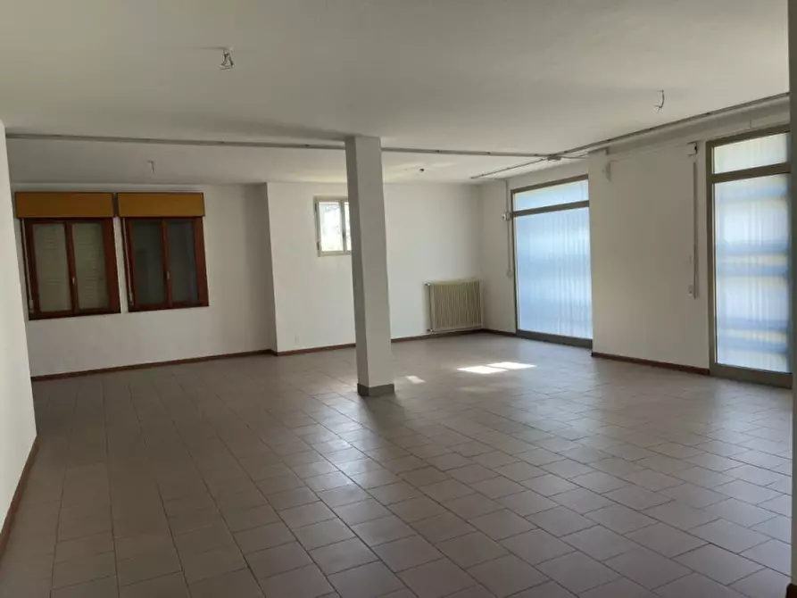 Immagine 1 di Magazzino in vendita  in VIA MONTI a Selvazzano Dentro