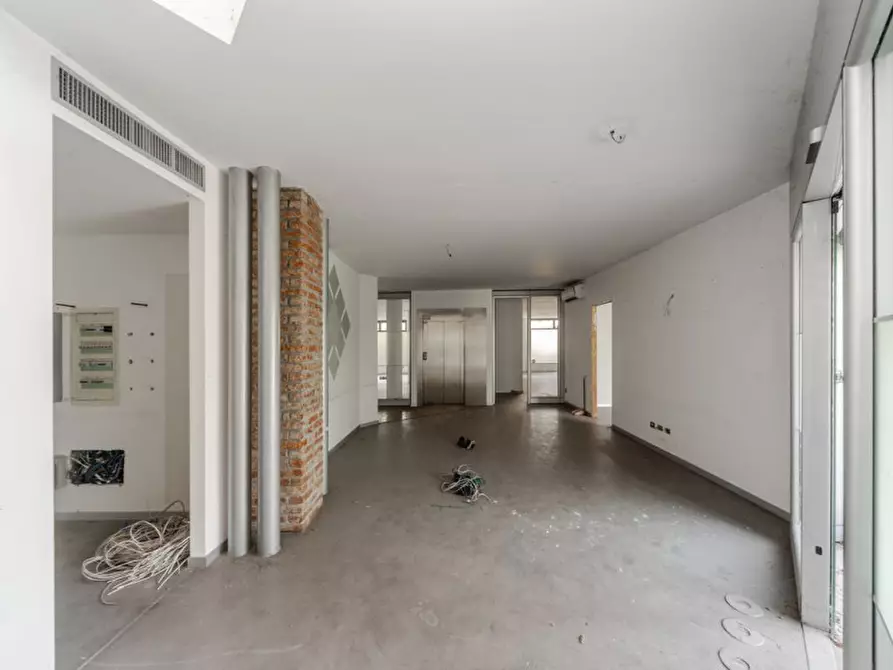 Immagine 41 di Ufficio in affitto  in Via Lauro Vezzani 3 a Bernareggio