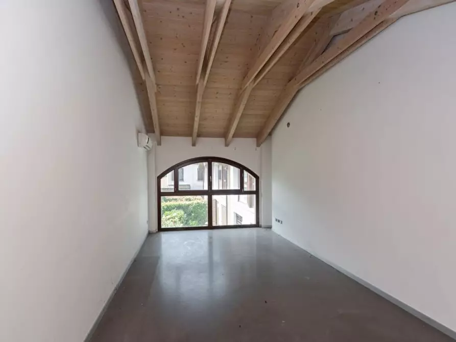 Immagine 43 di Ufficio in affitto  in Via Lauro Vezzani 3 a Bernareggio