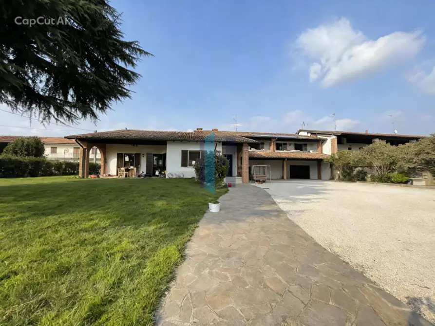Immagine 1 di Villa in vendita  in via pedrocchetta a Cazzago San Martino
