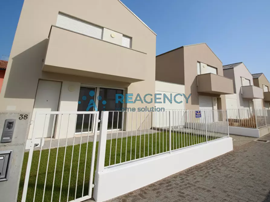 Immagine 2 di Villa in vendita  in Via Santa Chiara a Bassano Del Grappa