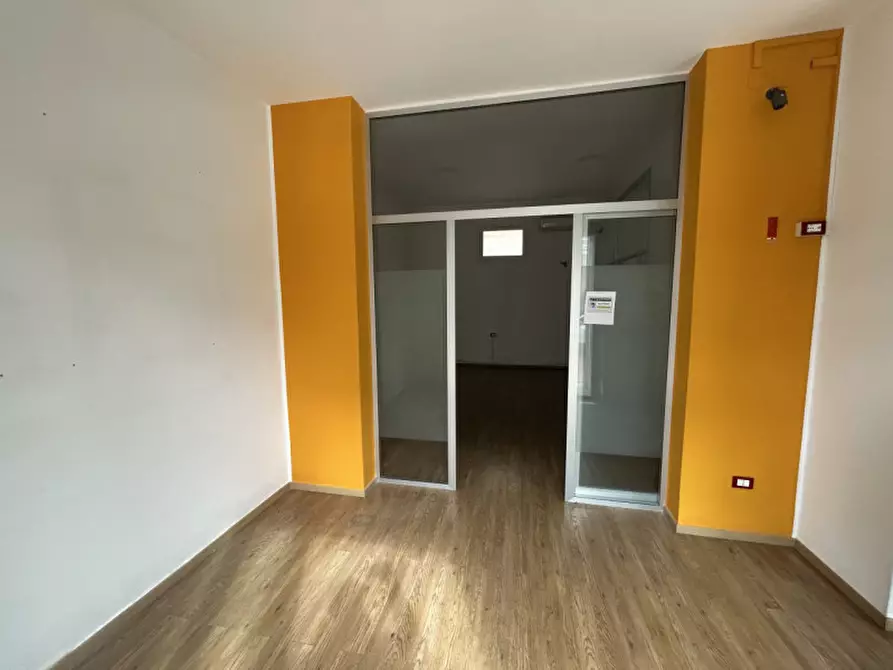 Immagine 6 di Negozio in affitto  in Via Capitano Ritucci 15 a Lecce