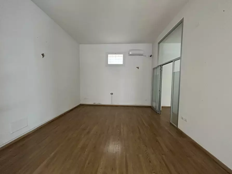 Immagine 8 di Negozio in affitto  in Via Capitano Ritucci 15 a Lecce