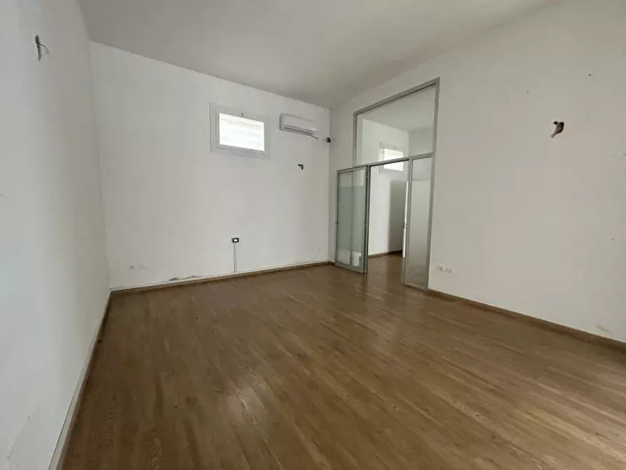 Immagine 9 di Negozio in affitto  in Via Capitano Ritucci 15 a Lecce