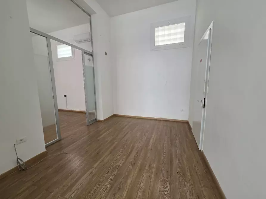 Immagine 11 di Negozio in affitto  in Via Capitano Ritucci 15 a Lecce
