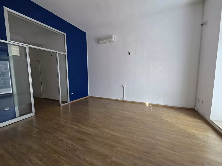 Immagine 16 di Negozio in affitto  in Via Capitano Ritucci 15 a Lecce
