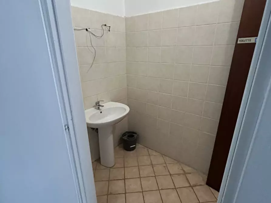 Immagine 20 di Negozio in affitto  in Via Capitano Ritucci 15 a Lecce