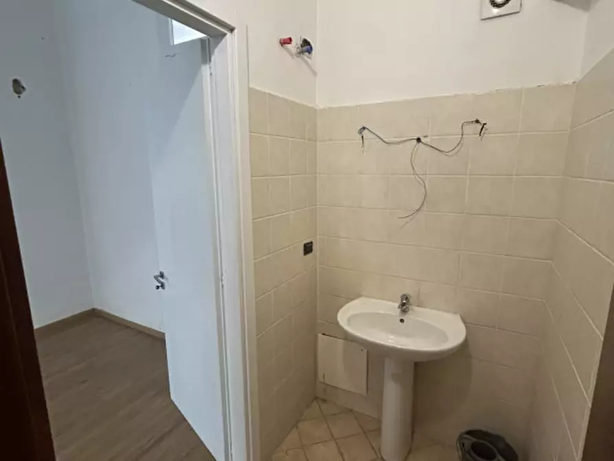 Immagine 21 di Negozio in affitto  in Via Capitano Ritucci 15 a Lecce