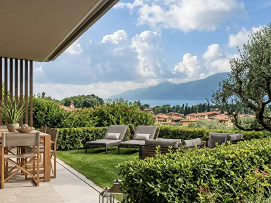 Immagine 1 di Villa in vendita  in Via Gioacchino Rossini a Torri Del Benaco