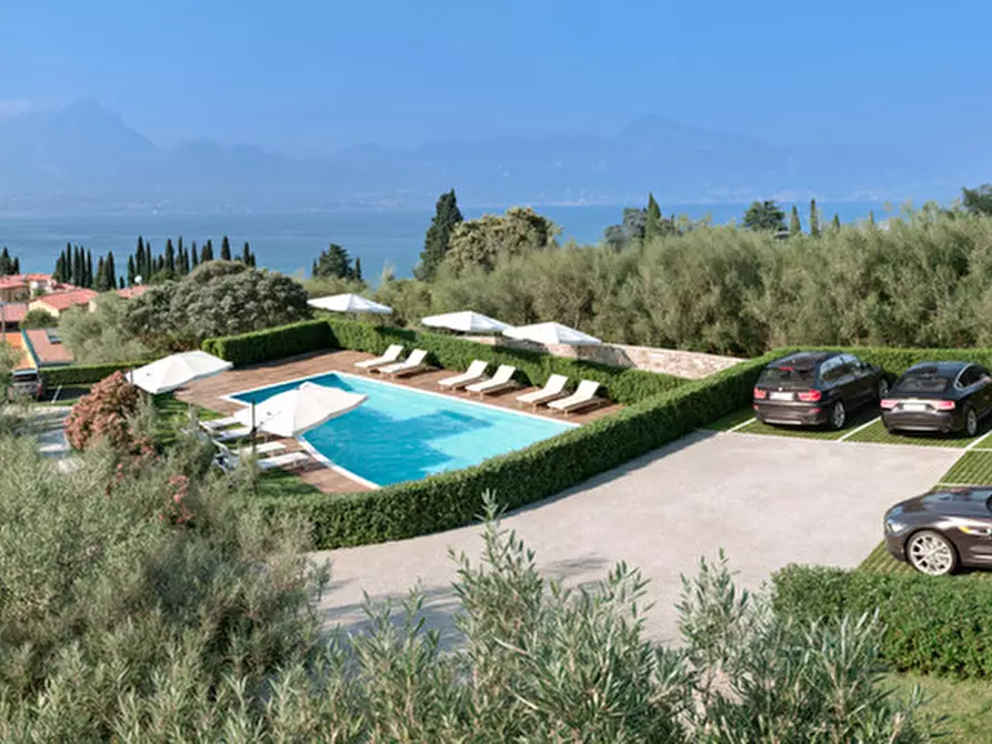 Immagine 4 di Villa in vendita  in Via Gioacchino Rossini a Torri Del Benaco