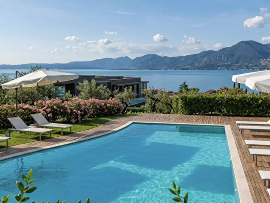 Immagine 5 di Villa in vendita  in Via Gioacchino Rossini a Torri Del Benaco
