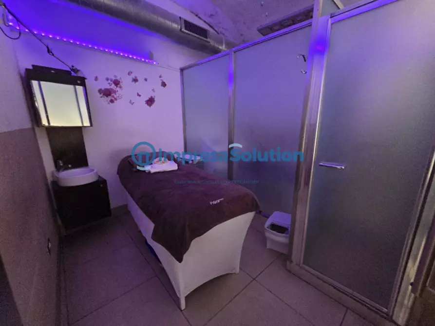 Immagine 4 di Attività commerciale in vendita  in Via San Liborio a Napoli