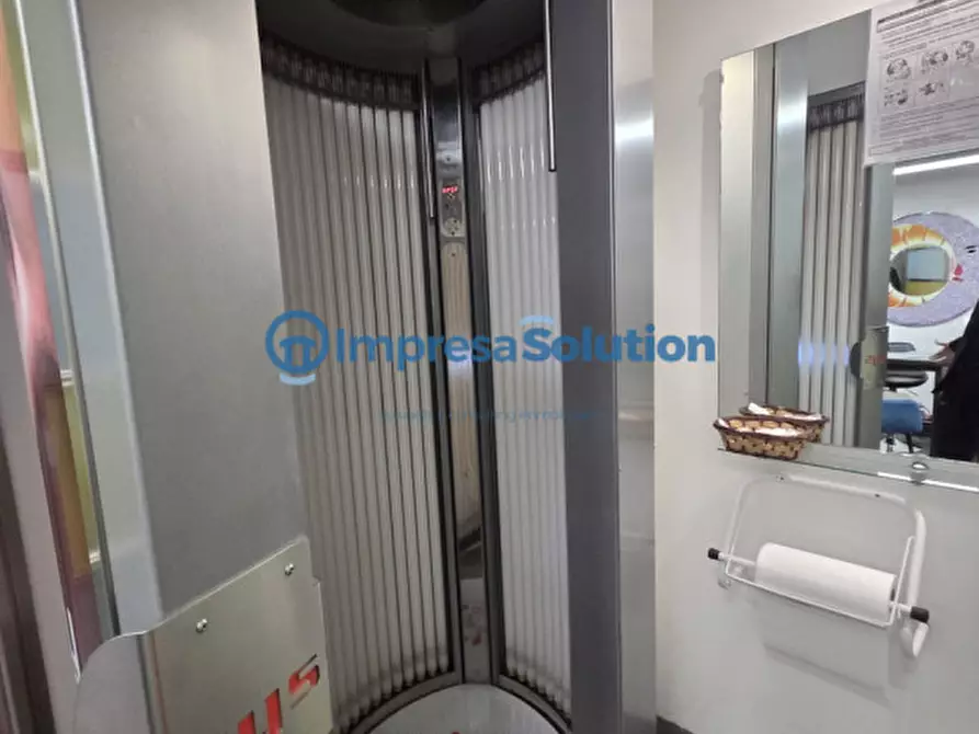 Immagine 7 di Attività commerciale in vendita  in Via San Liborio a Napoli