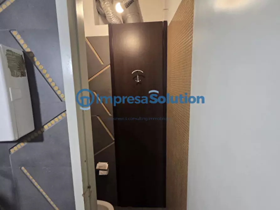 Immagine 8 di Attività commerciale in vendita  in Via San Liborio a Napoli