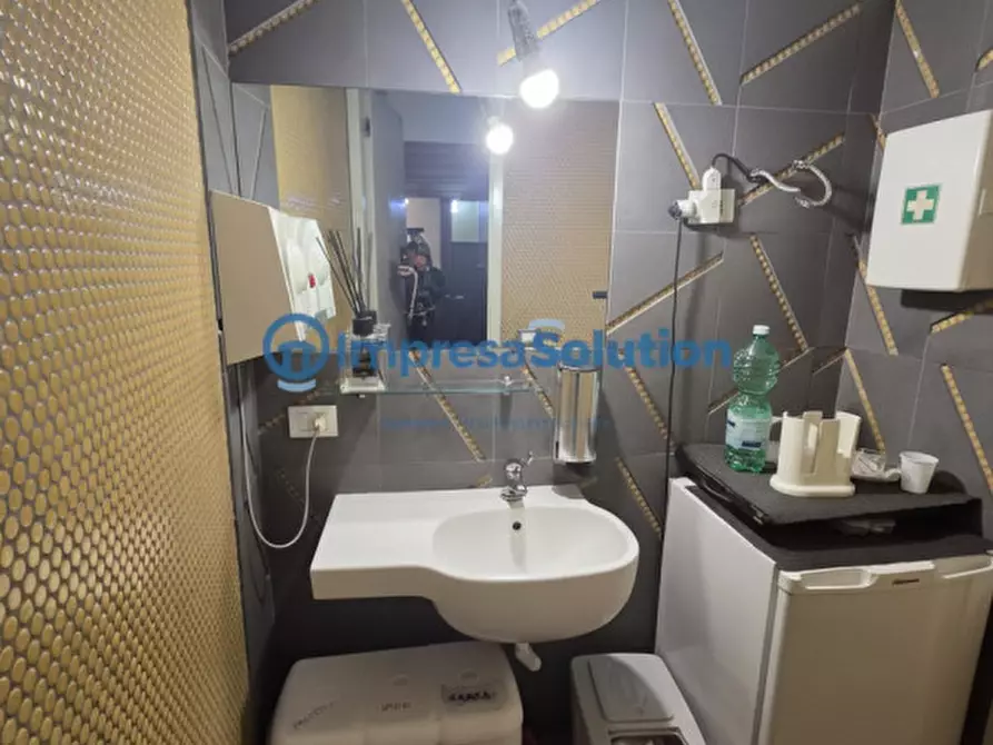 Immagine 11 di Attività commerciale in vendita  in Via San Liborio a Napoli