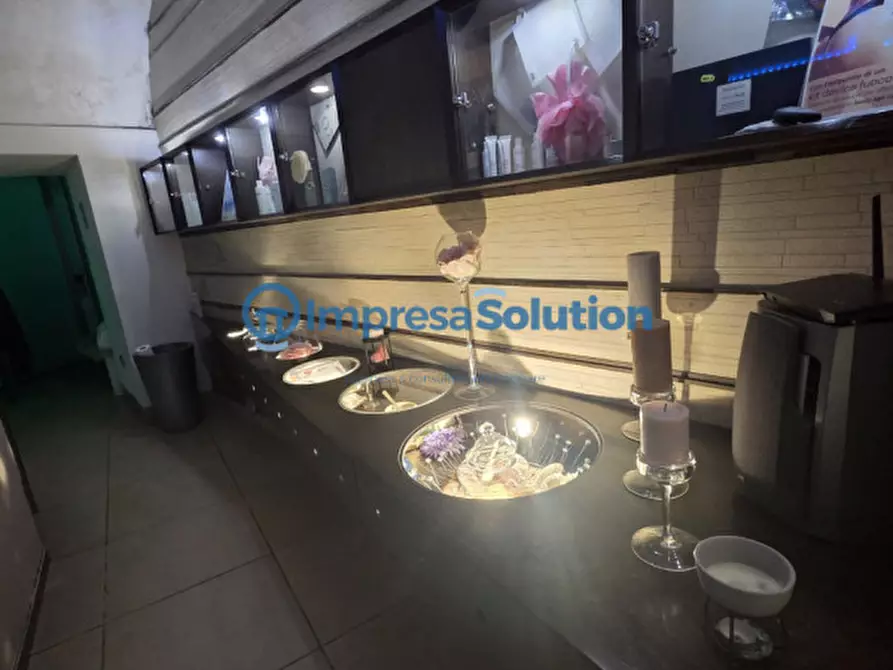 Immagine 14 di Attività commerciale in vendita  in Via San Liborio a Napoli