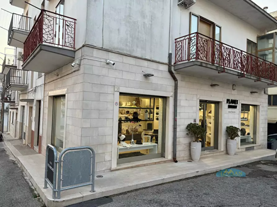 Immagine 5 di Negozio in vendita  in Via Antonio Gramsci a Ceglie Messapico